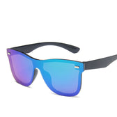 Mcmacfil's European and American style sunglasses are perfect for women with their large frames and unique personality. For men, they feature dazzling reflective mercury lenses and a windproof one-piece design.