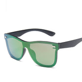 Mcmacfil's European and American style sunglasses are perfect for women with their large frames and unique personality. For men, they feature dazzling reflective mercury lenses and a windproof one-piece design.