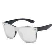 Mcmacfil's European and American style sunglasses are perfect for women with their large frames and unique personality. For men, they feature dazzling reflective mercury lenses and a windproof one-piece design.